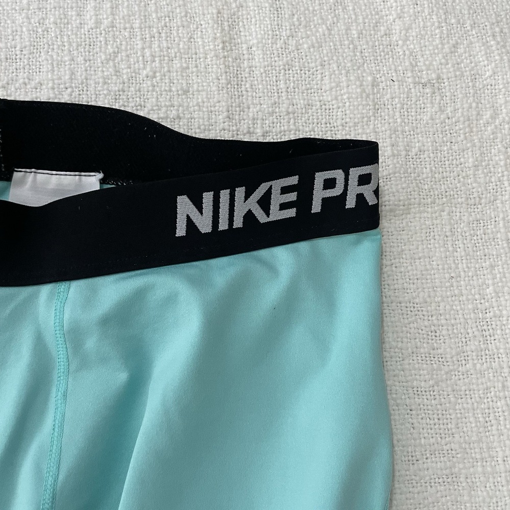 Nike Pro Tight Fit Green Glow Women's Medium 7" Inseam Crossfit Gym Shorts - Picture 5 of 6